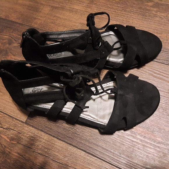 Good soles by Catherines gladator sandels black zip up back size 10w fit like 12 - Picture 2 of 3